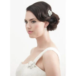 Ivory And Co Piper Comb -Bridal Supply Store ivory and co piper comb model shot